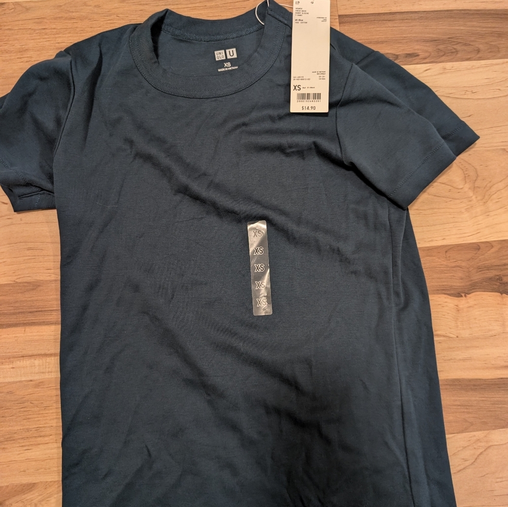Uniqlo Women's Navy Short Sleeve Tee